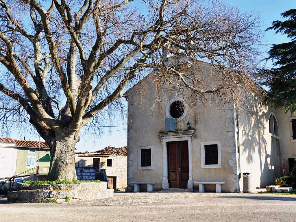 Župna Crkva Sv. Andrije Gradina